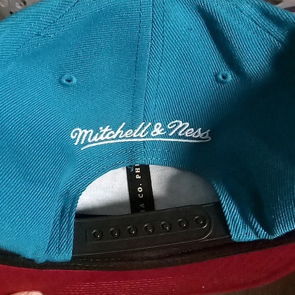 Detroit Pistons Snapback - Picture 2 of 3